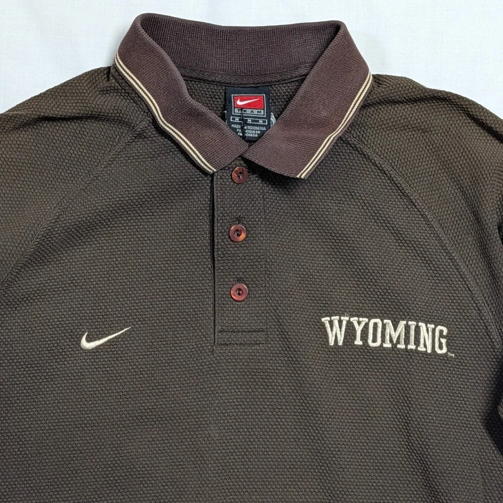 Nike Team Wyoming Cowboys Men Brown Polo Shirt Medium NCAA Collegiate Sportswear